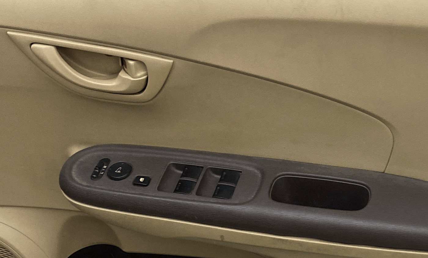 2013 Honda Brio S MT, Petrol, Manual, 75,642 km, Driver Side Door Panels Control