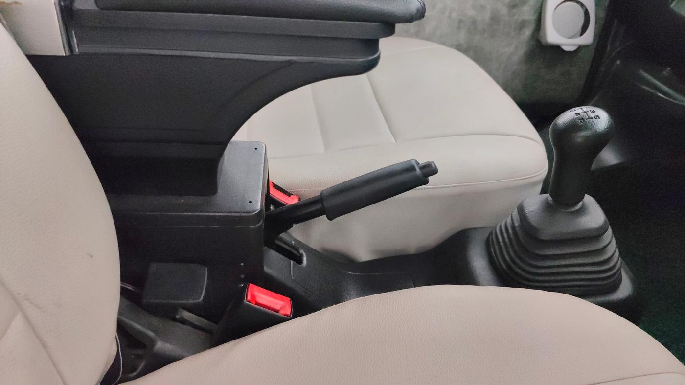 2017 Maruti Eeco 7 STR, Petrol, Manual, 32,097 km, Gear Lever