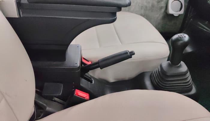 2017 Maruti Eeco 7 STR, Petrol, Manual, 32,097 km, Gear Lever