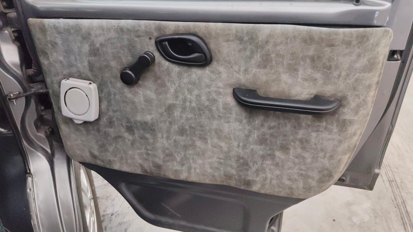2017 Maruti Eeco 7 STR, Petrol, Manual, 32,097 km, Driver Side Door Panels Control