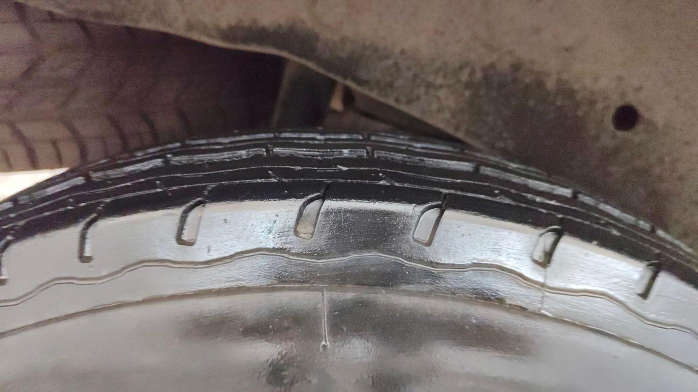 2017 Maruti Eeco 7 STR, Petrol, Manual, 32,097 km, Right Rear Tyre Tread