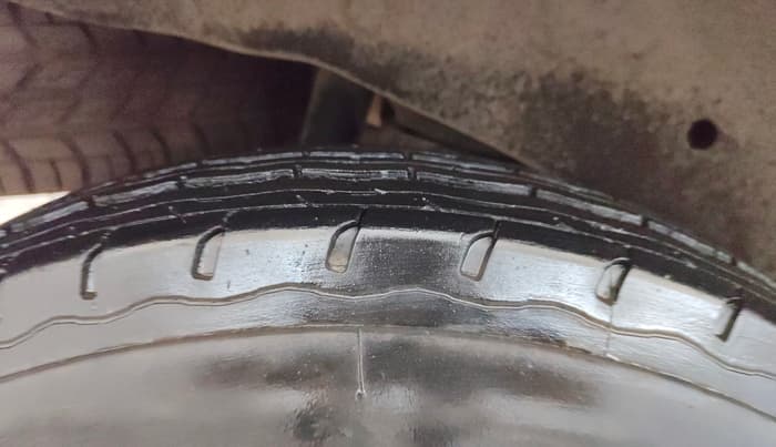 2017 Maruti Eeco 7 STR, Petrol, Manual, 32,097 km, Right Rear Tyre Tread