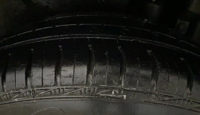 2013 Maruti Swift Dzire VXI, Petrol, Manual, 43,241 km, Left Rear Tyre Tread