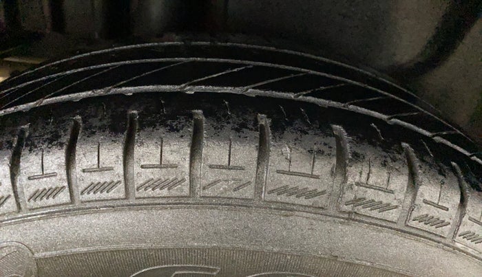 2013 Maruti Swift Dzire VXI, Petrol, Manual, 43,241 km, Right Rear Tyre Tread