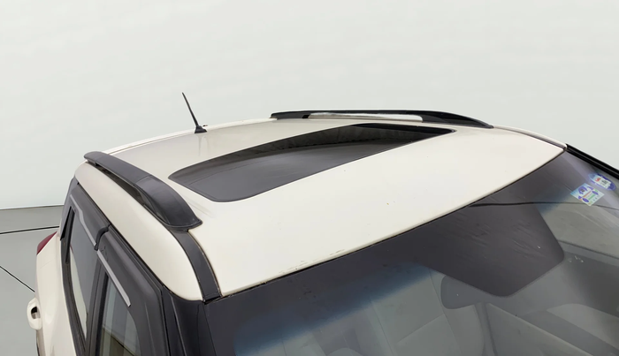 2022 Mahindra XUV300 W8 (O) 1.5 DIESEL, Diesel, Manual, 53,875 km, Moonroof/ Sunroof