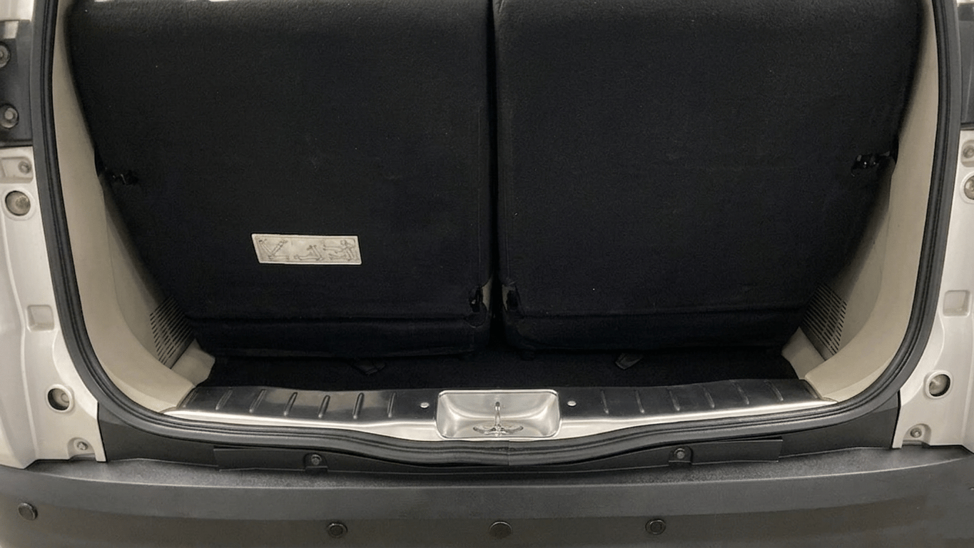 2022 Renault TRIBER RXT, Petrol, Manual, 96,018 km, Boot Inside