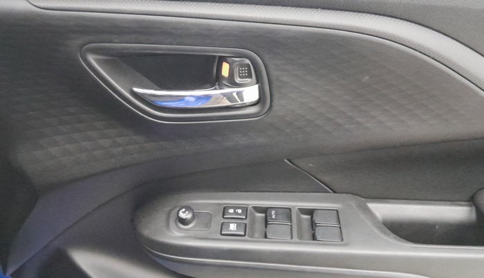 2024 Maruti Swift VXi AMT, Petrol, Automatic, 5,478 km, Driver Side Door Panels Control