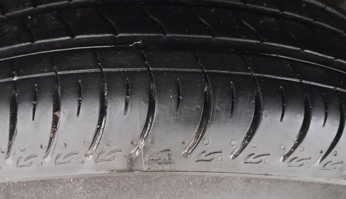 2024 Maruti Swift VXi AMT, Petrol, Automatic, 5,478 km, Right Rear Tyre Tread