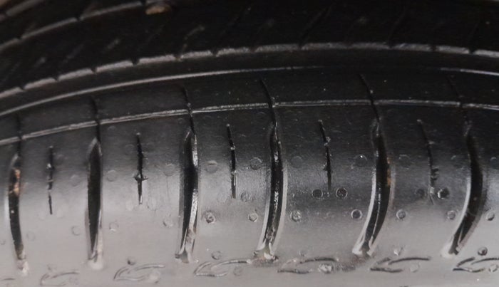 2024 Maruti Swift VXi AMT, Petrol, Automatic, 5,478 km, Left Front Tyre Tread