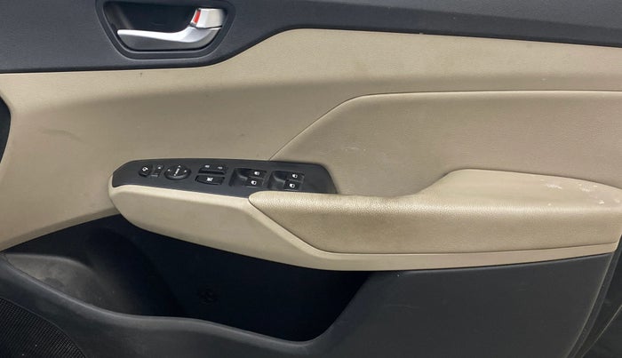 2017 Hyundai Verna 1.6 VTVT SX O, Petrol, Manual, 60,607 km, Driver Side Door Panels Control