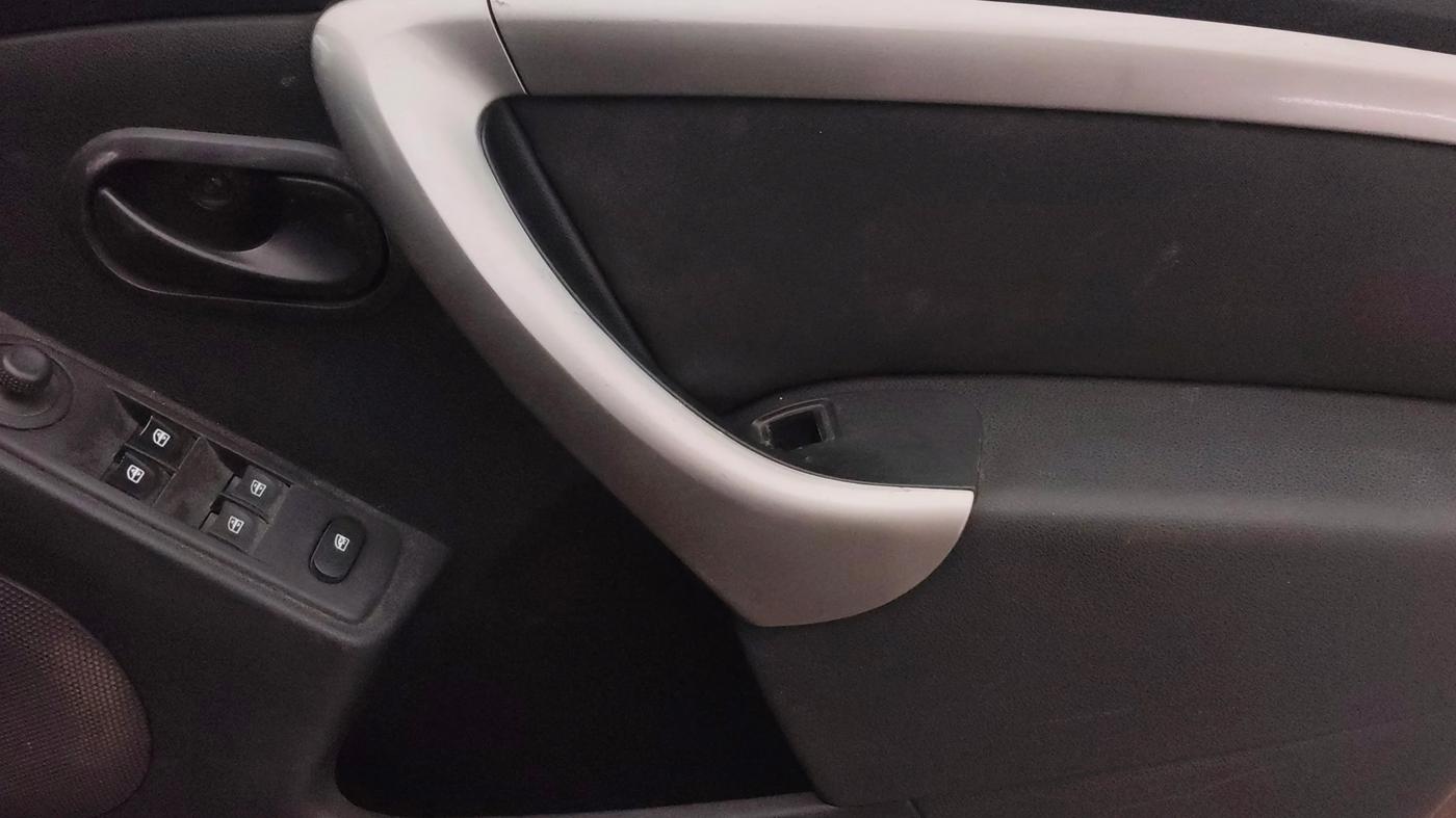 2019 Renault Duster 85 PS RXS MT DIESEL, Diesel, Manual, 1,17,943 km, Driver Side Door Panels Control
