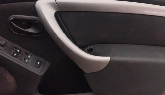 2019 Renault Duster 85 PS RXS MT DIESEL, Diesel, Manual, 1,17,943 km, Driver Side Door Panels Control