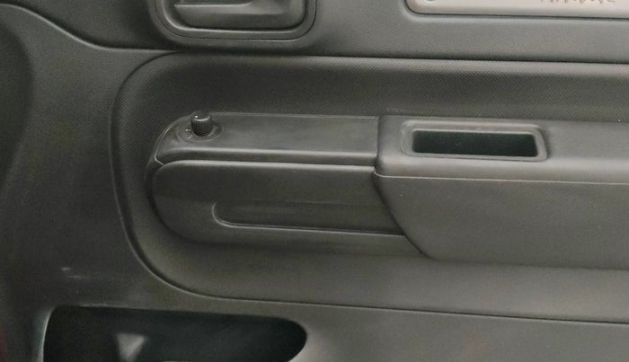 2022 Mahindra Thar LX  P 4WD AT CONVERTIBLE, Petrol, Automatic, 35,208 km, Driver Side Door Panels Control