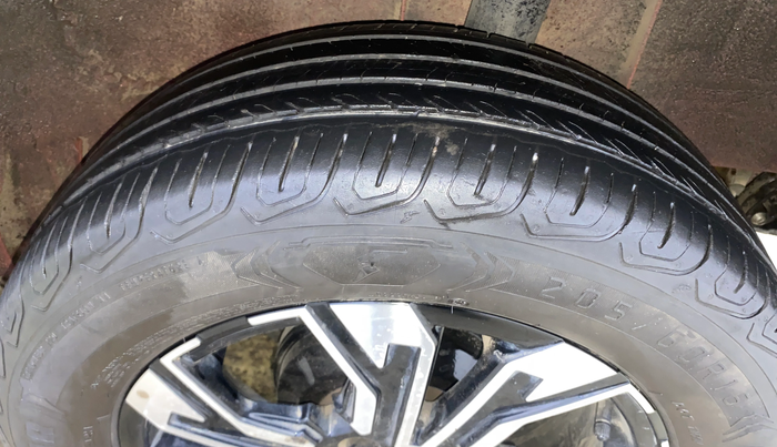 2022 Renault Kiger RXT (O) TURBO CVT, Petrol, Automatic, 10,025 km, Right Front Tyre Tread