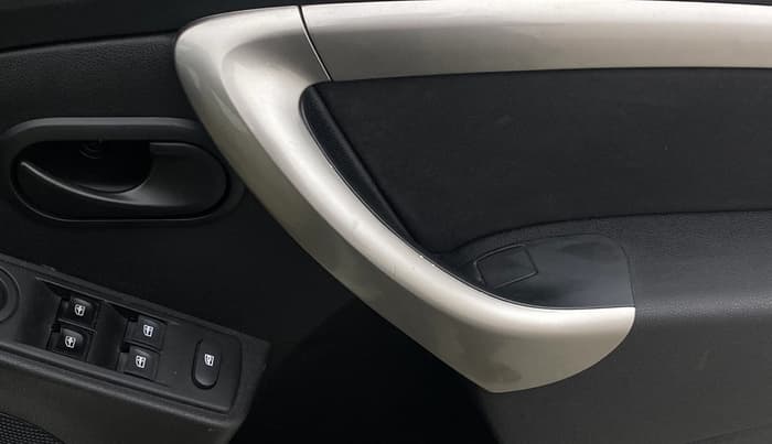2019 Renault Duster RXS OPT CVT, Petrol, Automatic, 48,073 km, Driver Side Door Panels Control