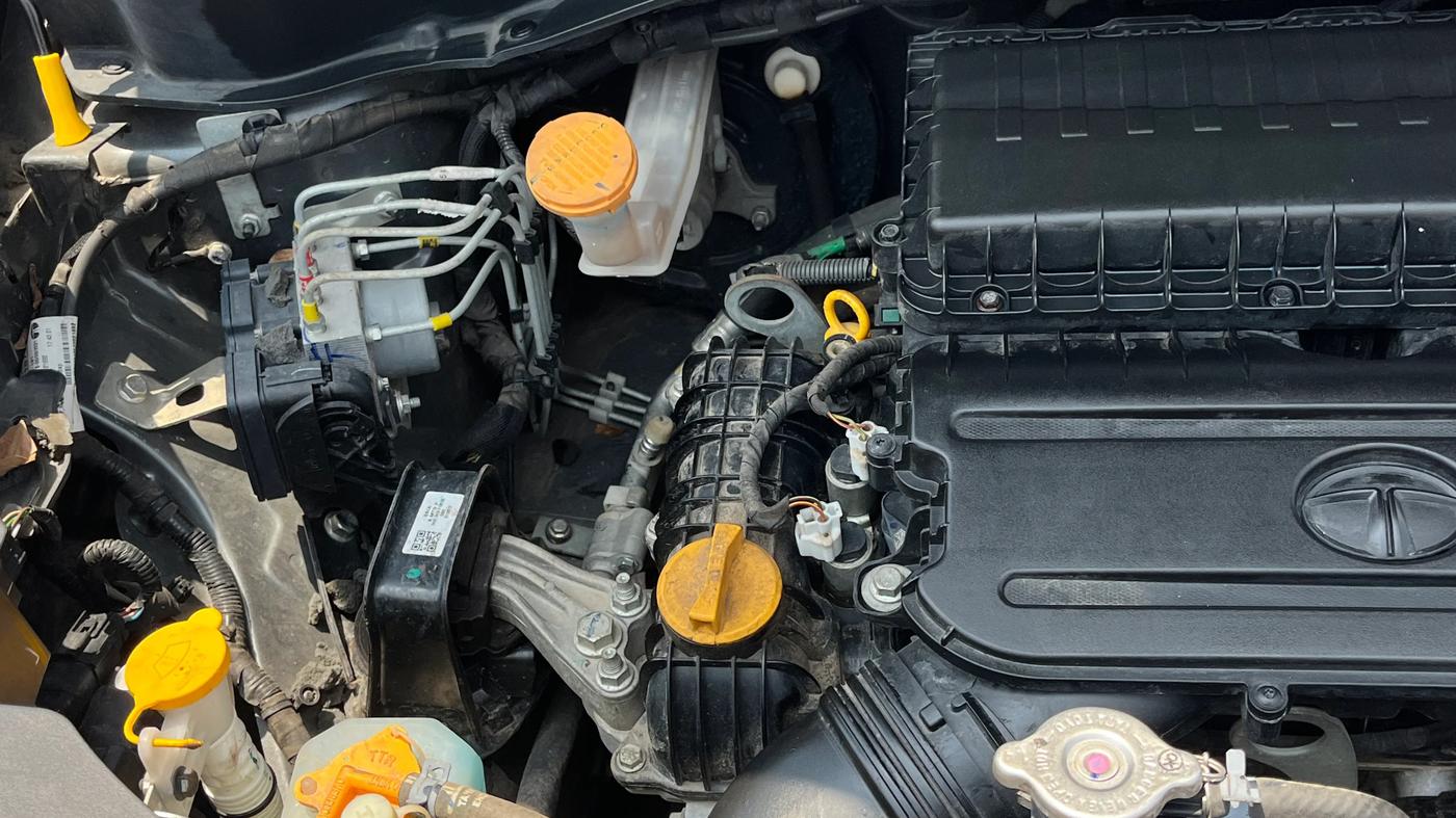2022 Tata PUNCH ADVENTURE MT, Petrol, Manual, 17,385 km, Engine View - Right