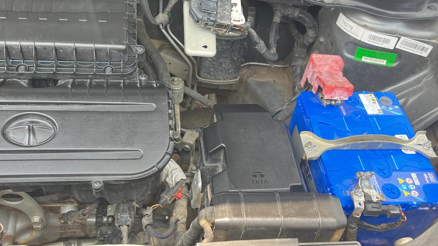 2022 Tata PUNCH ADVENTURE MT, Petrol, Manual, 17,385 km, Engine View - Left