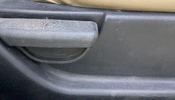 2013 Hyundai i20 SPORTZ 1.4 CRDI, Diesel, Manual, 1,05,964 km, Driver Side Adjustment Panel