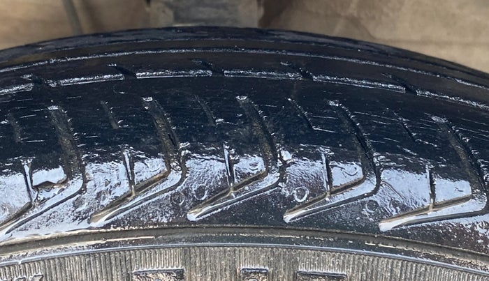 2016 Maruti Wagon R 1.0 VXI, Petrol, Manual, 59,511 km, Right Front Tyre Tread