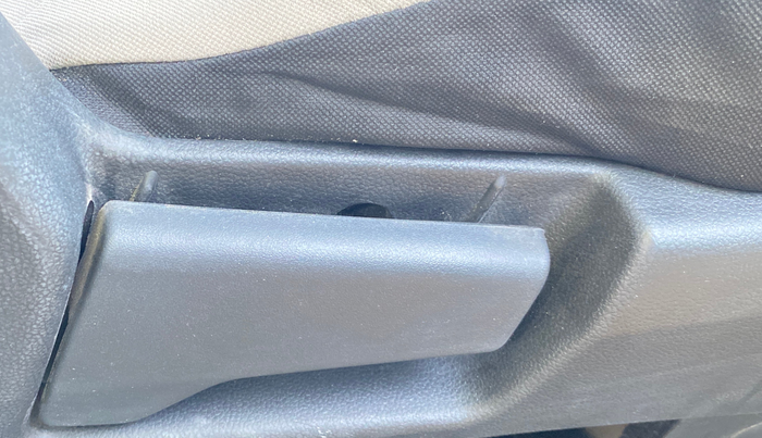 2022 Renault TRIBER RXT, Petrol, Manual, 89,906 km, Driver Side Adjustment Panel