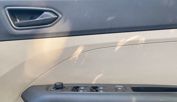 2022 Renault TRIBER RXT, Petrol, Manual, 89,906 km, Driver Side Door Panels Control