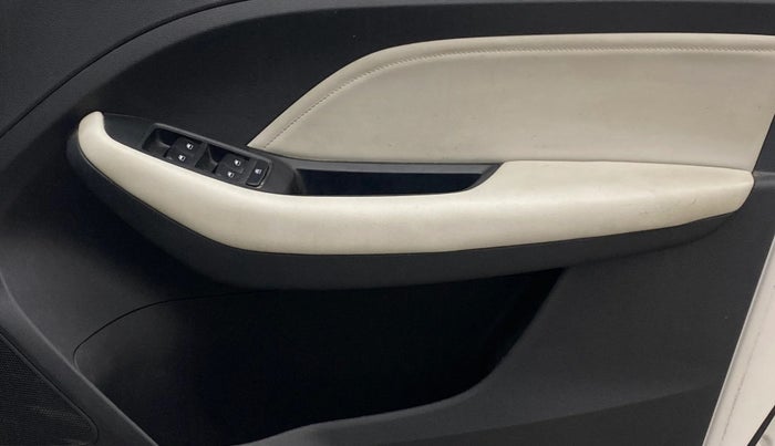 2023 MG ASTOR SAVVY 1.5 CVT, Petrol, Automatic, 19,617 km, Driver Side Door Panels Control