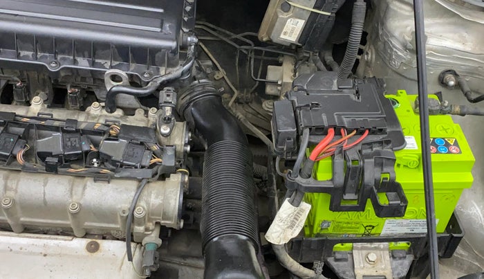 2016 Volkswagen Vento HIGHLINE 1.6 MPI, Petrol, Manual, 98,199 km, Engine View - Left