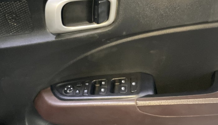 2023 Hyundai VENUE SX 1.5 CRDI, Diesel, Manual, 34,622 km, Driver Side Door Panels Control