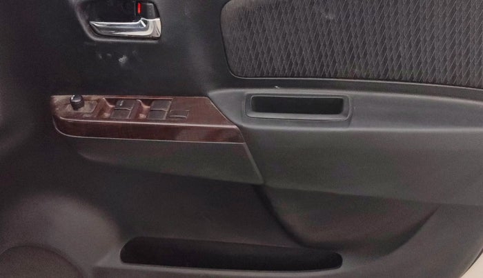 2015 Maruti Wagon R Stingray VXI, Petrol, Manual, 48,334 km, Driver Side Door Panels Control