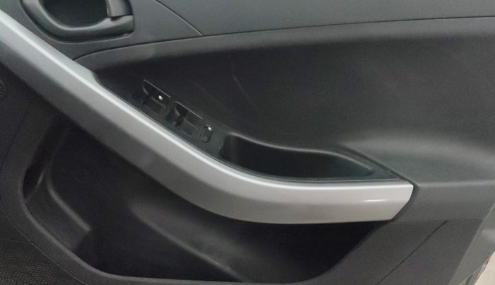 2023 Tata NEXON XM PLUS SUNROOF PETROL, Petrol, Manual, 35,466 km, Driver Side Door Panels Control