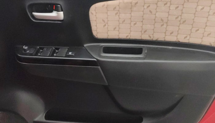 2018 Maruti Wagon R 1.0 VXI (O) AMT, Petrol, Automatic, 52,377 km, Driver Side Door Panels Control