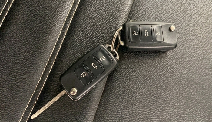 2017 Volkswagen Ameo HIGHLINE1.2L, Petrol, Manual, 71,770 km, Key Close Up