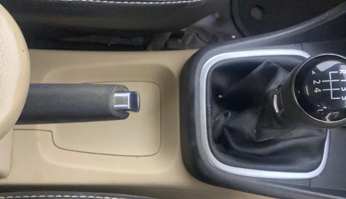 2017 Volkswagen Ameo HIGHLINE1.2L, Petrol, Manual, 71,770 km, Gear Lever