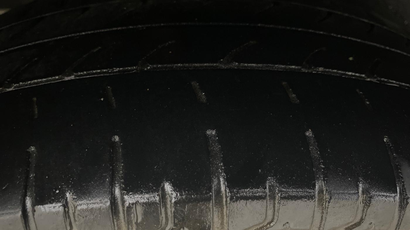 2014 Maruti Swift ZXI, Petrol, Manual, 1,13,160 km, Left Rear Tyre Tread