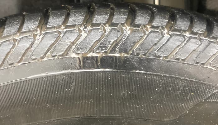 2013 Maruti Swift VDI, Diesel, Manual, 88,028 km, Left Rear Tyre Tread
