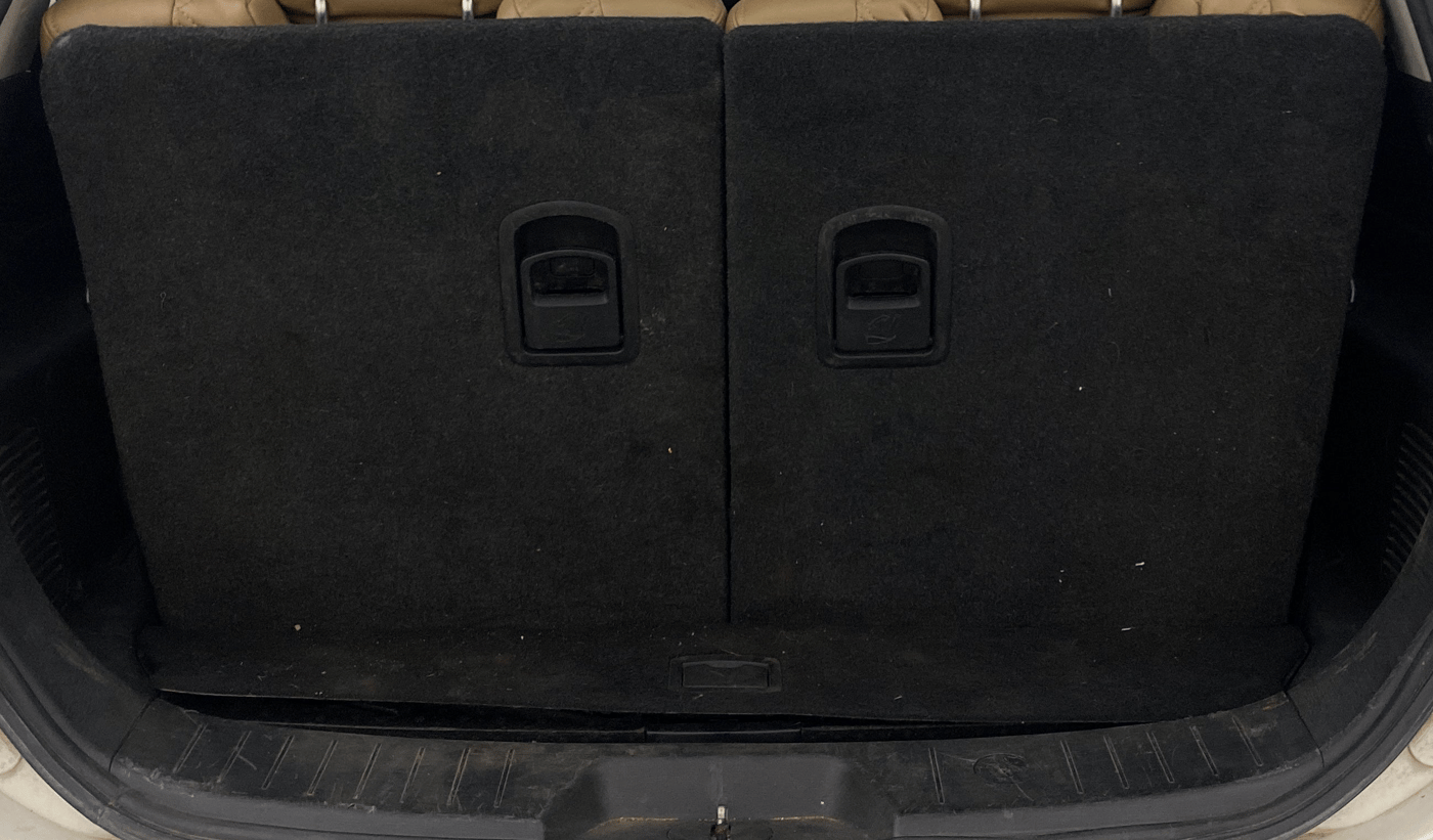 2020 Mahindra XUV500 W7, Diesel, Manual, 44,835 km, Boot Inside