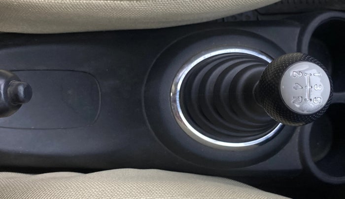 2013 Honda Amaze 1.5L I-DTEC VX, Diesel, Manual, 1,40,616 km, Gear Lever