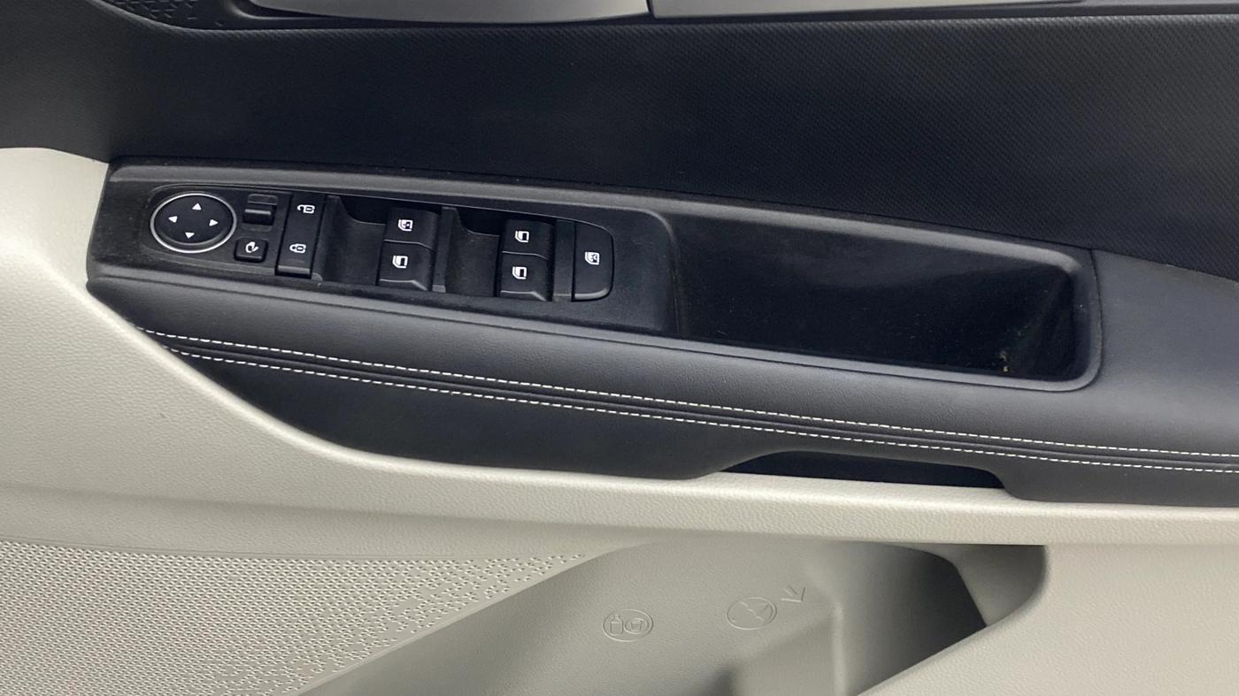 2020 KIA SONET HTX 1.0 IMT, Petrol, Manual, 38,819 km, Driver Side Door Panels Control