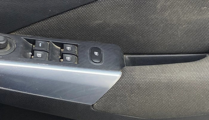 2019 Nissan Kicks XV 1.5, Petrol, Manual, 41,772 km, Driver Side Door Panels Control