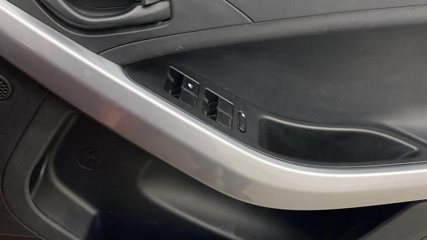 2023 Tata NEXON XM SUNROOF PETROL, Petrol, Manual, 46,086 km, Driver Side Door Panels Control