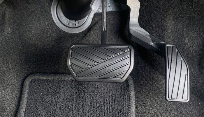 2017 Maruti Wagon R 1.0 VXI AMT, Petrol, Automatic, 65,211 km, Pedals