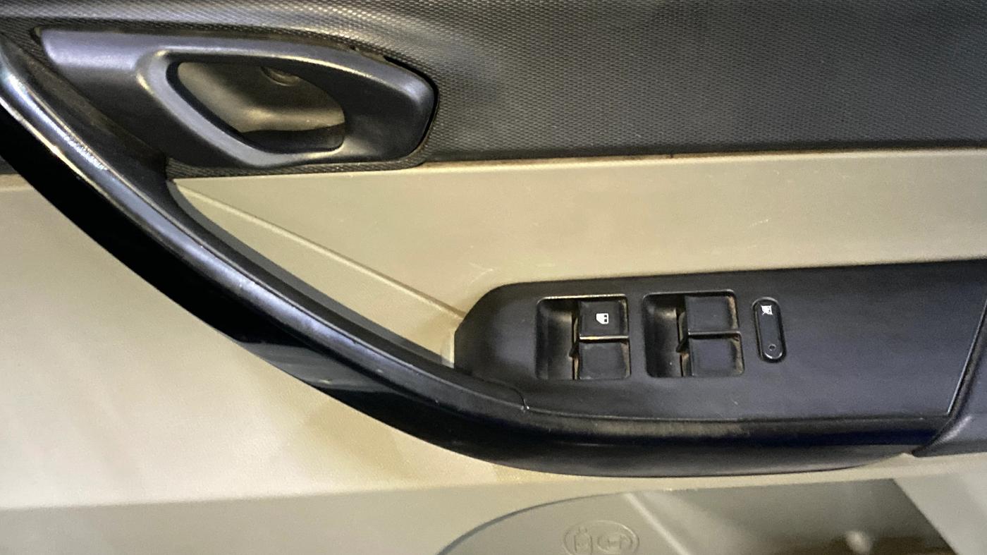 2018 Tata Tiago XM PETROL, Petrol, Manual, 65,078 km, Driver Side Door Panels Control