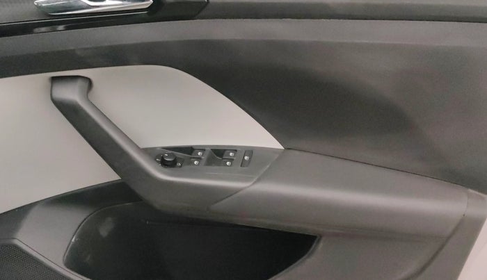 2022 Skoda KUSHAQ STYLE 1.0L TSI AT (6 AIRBAGS), Petrol, Automatic, 47,751 km, Driver Side Door Panels Control