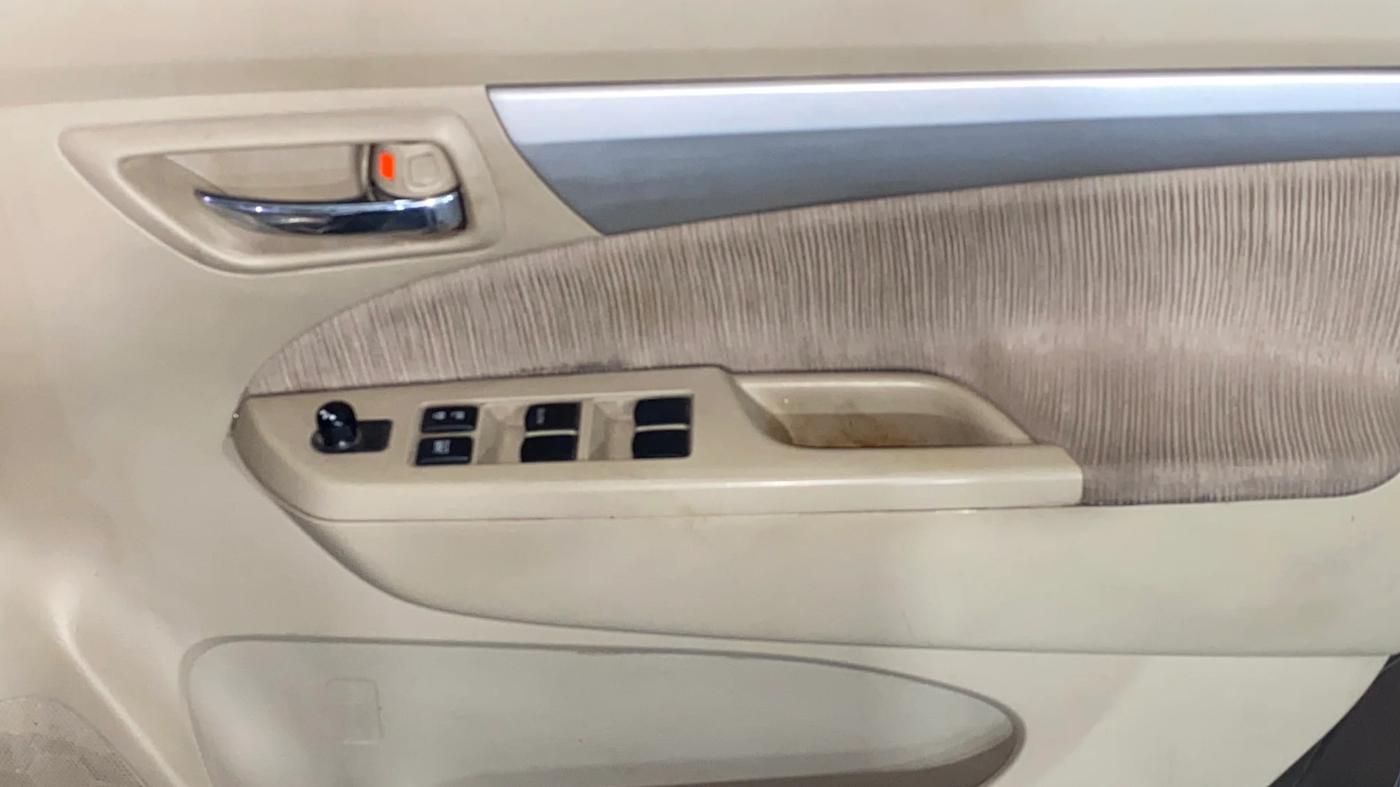 2014 Maruti Ertiga VXI, Petrol, Manual, 85,759 km, Driver Side Door Panels Control