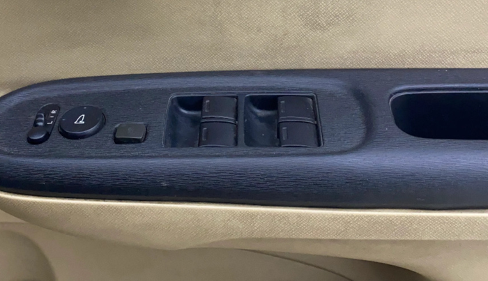 2015 Honda Amaze 1.2L I-VTEC SX, Petrol, Manual, 99,236 km, Driver Side Door Panels Control