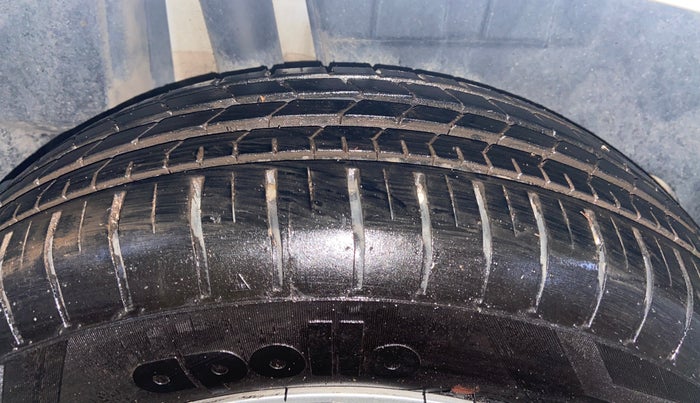 2022 Maruti Dzire ZXI AMT, Petrol, Automatic, 69,241 km, Right Rear Tyre Tread