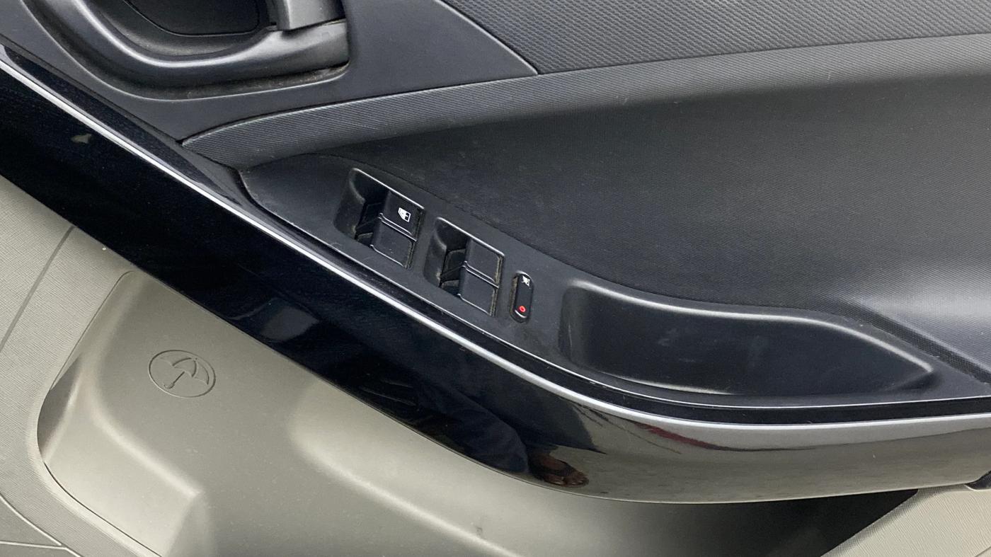 2018 Tata NEXON XMA PETROL, Petrol, Automatic, 72,507 km, Driver Side Door Panels Control