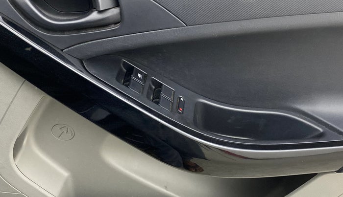 2018 Tata NEXON XMA PETROL, Petrol, Automatic, 72,443 km, Driver Side Door Panels Control