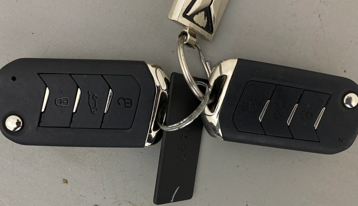 2024 Mahindra XUV700 AX 7 LUXURY D AT 7 STR, Diesel, Automatic, 28,342 km, Key Close Up