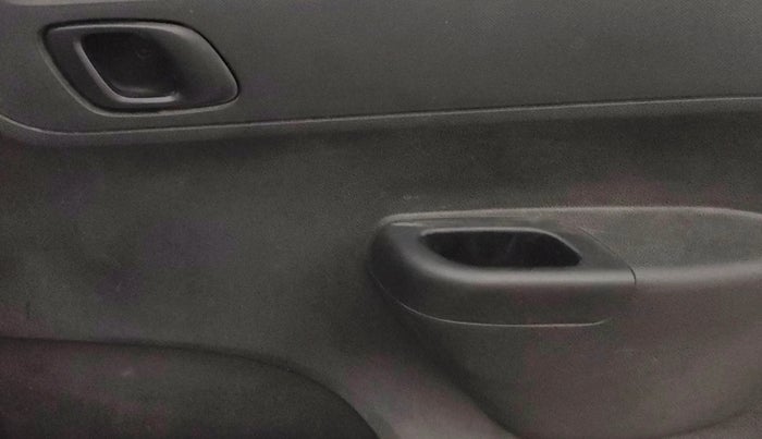 2017 Renault Kwid RXT 02 Anniversary Edition, Petrol, Manual, 90,044 km, Driver Side Door Panels Control